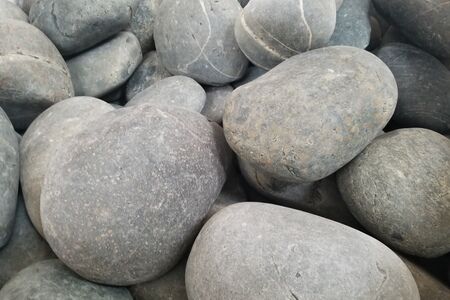 3-5in Natural black beach pebble